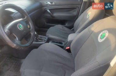 Лифтбек Skoda Superb 2004 в 