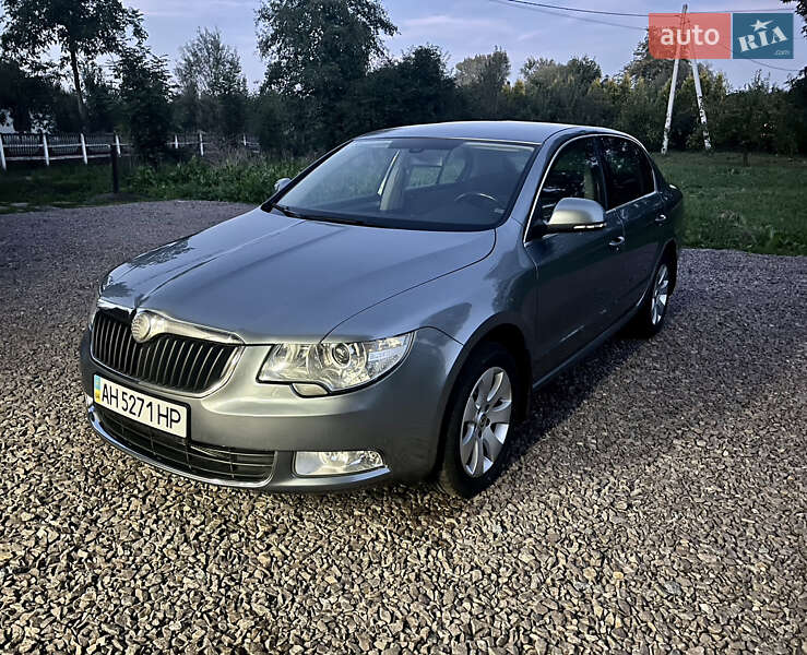 Лифтбек Skoda Superb 2012 в 