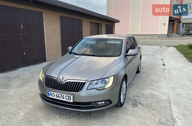 Лифтбек Skoda Superb 2013 в 