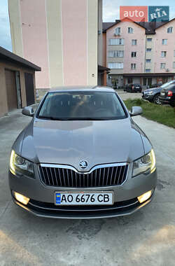 Лифтбек Skoda Superb 2013 в 