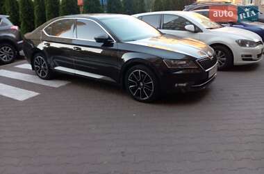 Лифтбек Skoda Superb 2017 в Вишневом