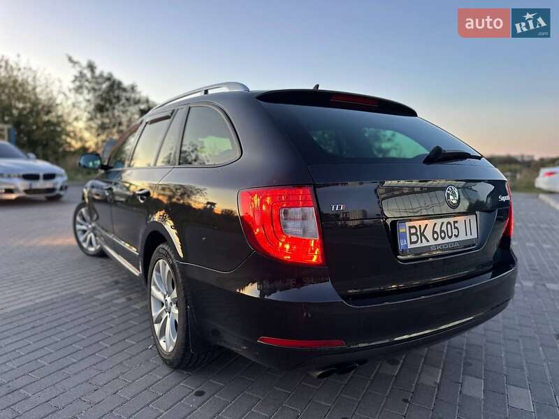 Универсал Skoda Superb 2012 в Ровно