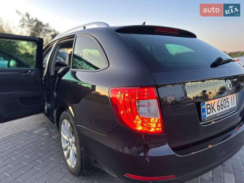 Универсал Skoda Superb 2012 в Ровно