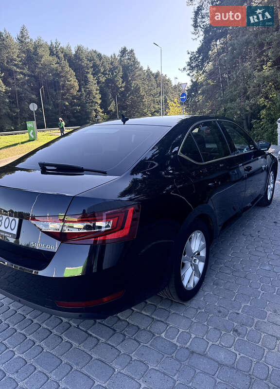 Лифтбек Skoda Superb 2017 в Бродах