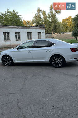 Лифтбек Skoda Superb 2016 в 