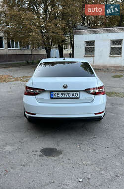 Лифтбек Skoda Superb 2016 в 