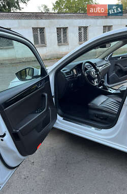 Лифтбек Skoda Superb 2016 в 