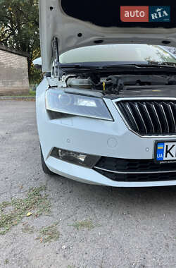 Лифтбек Skoda Superb 2016 в 
