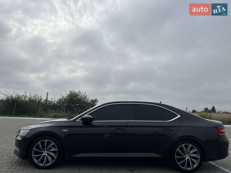 Лифтбек Skoda Superb 2017 в 