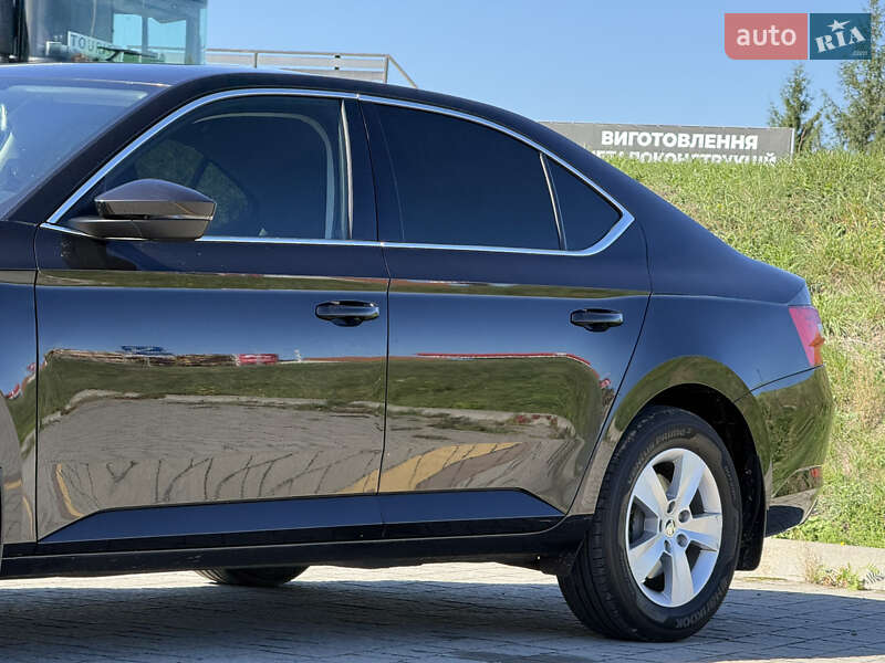 Лифтбек Skoda Superb 2019 в Стрые