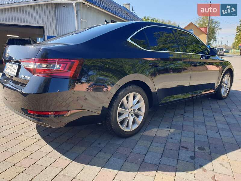 Лифтбек Skoda Superb 2017 в Мукачево
