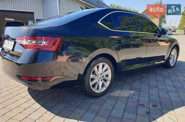 Лифтбек Skoda Superb 2017 в 