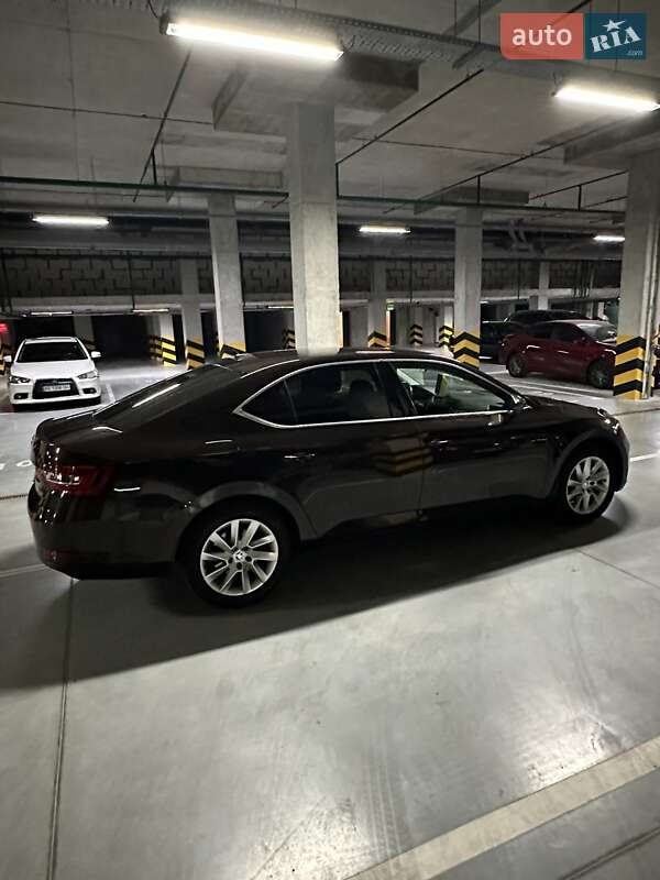 Лифтбек Skoda Superb 2018 в Киеве