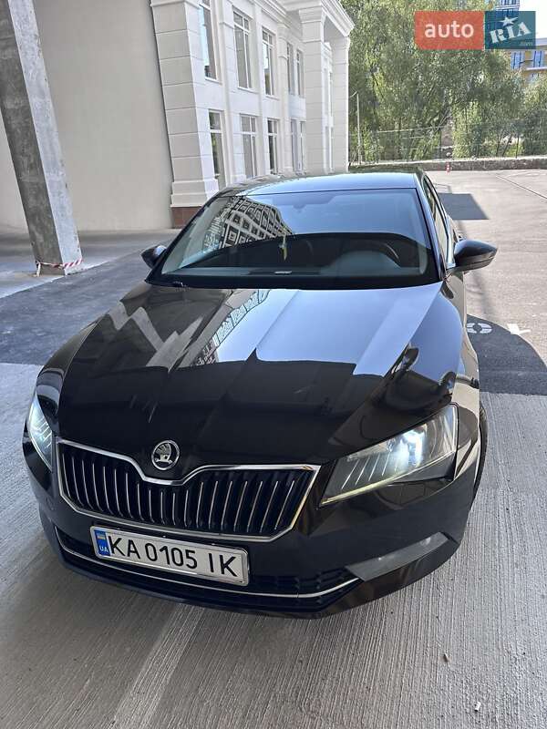 Лифтбек Skoda Superb 2018 в Киеве