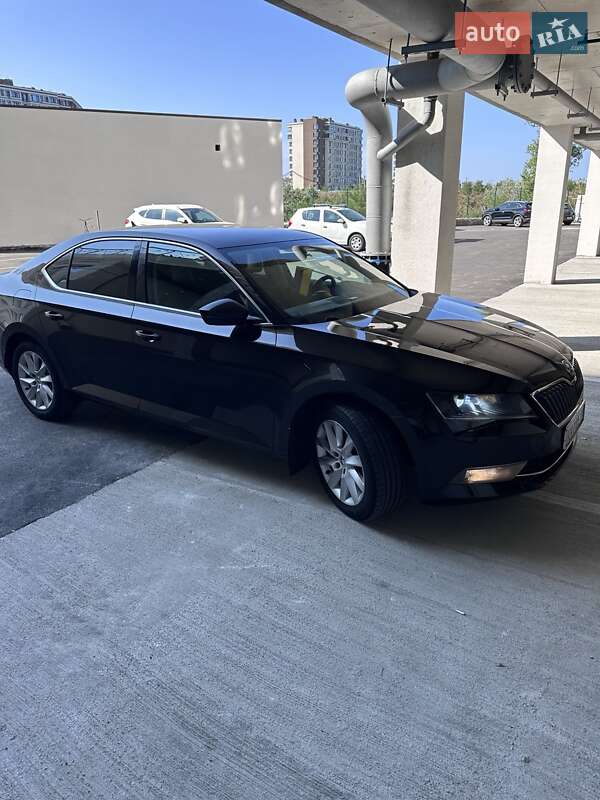 Лифтбек Skoda Superb 2018 в Киеве