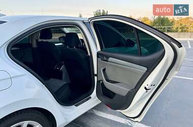 Лифтбек Skoda Superb 2015 в 