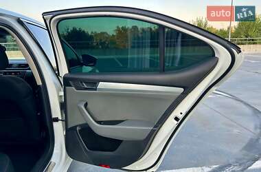 Лифтбек Skoda Superb 2015 в 