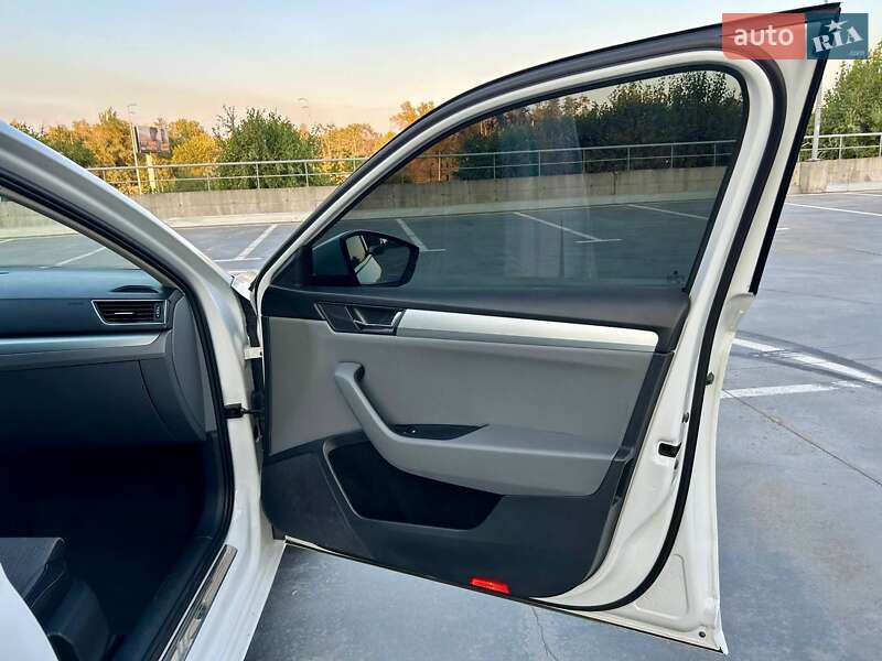 Лифтбек Skoda Superb 2015 в Киеве фото 34 Лифтбек Skoda Superb 2015 в Киеве