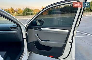 Лифтбек Skoda Superb 2015 в 
