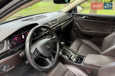 Лифтбек Skoda Superb 2019 в 