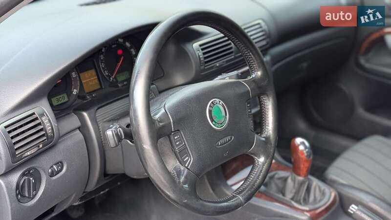 Лифтбек Skoda Superb 2002 в Ивано-Франковске
