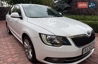 Лифтбек Skoda Superb 2013 в 