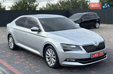Лифтбек Skoda Superb 2016 в 