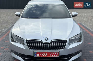 Лифтбек Skoda Superb 2016 в 