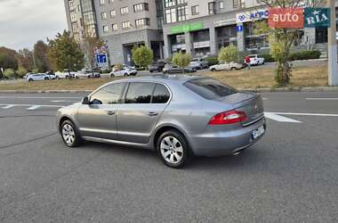 Лифтбек Skoda Superb 2012 в 
