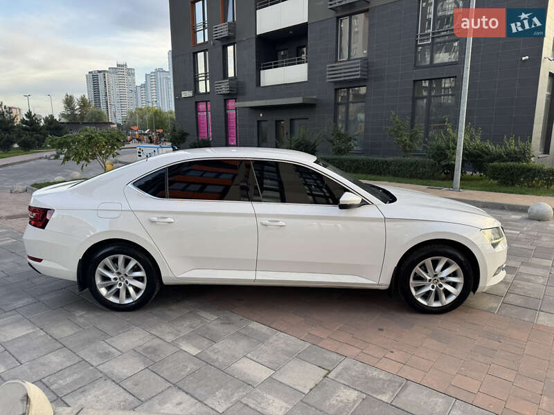Лифтбек Skoda Superb 2018 в Киеве