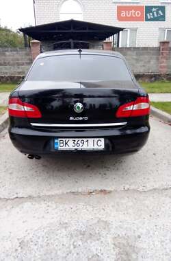 Лифтбек Skoda Superb 2009 в 
