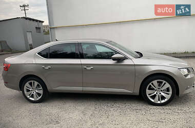 Лифтбек Skoda Superb 2017 в 