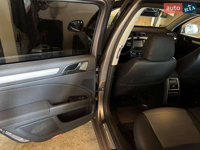 Универсал Skoda Superb 2012 в Кропивницком