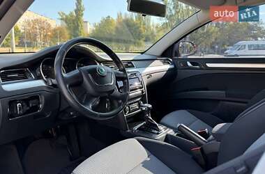 Лифтбек Skoda Superb 2012 в 