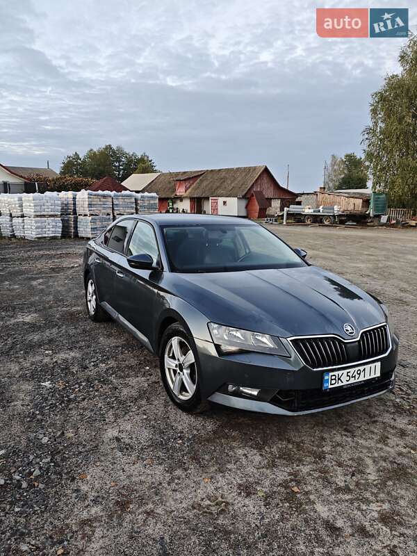 Лифтбек Skoda Superb 2016 в Камне-Каширском