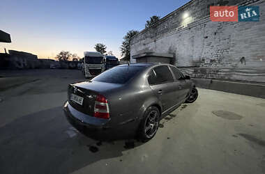 Лифтбек Skoda Superb 2003 в 