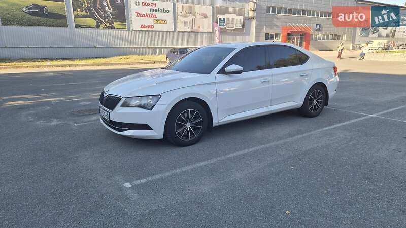 Лифтбек Skoda Superb 2015 в Киеве фото 7 Лифтбек Skoda Superb 2015 в Киеве