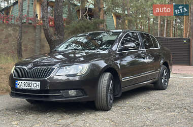 Лифтбек Skoda Superb 2014 в 