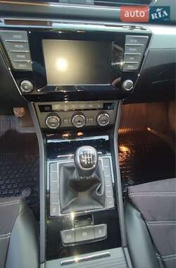 Лифтбек Skoda Superb 2015 в 