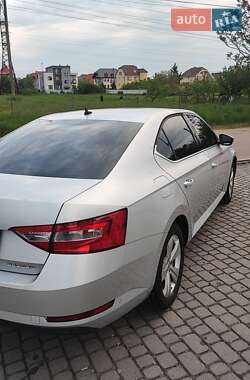 Лифтбек Skoda Superb 2015 в 