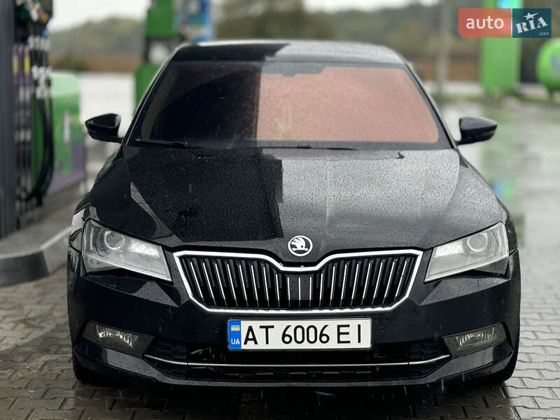 Лифтбек Skoda Superb 2016 в 