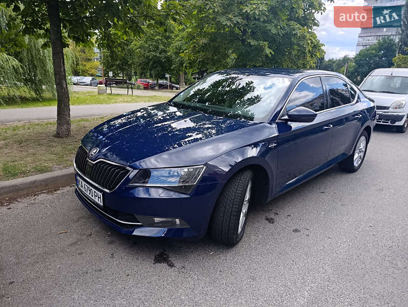Лифтбек Skoda Superb 2016 в Киеве