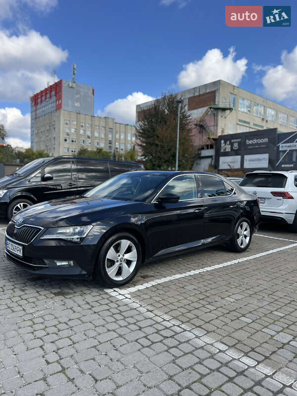 Лифтбек Skoda Superb 2015 в Львове
