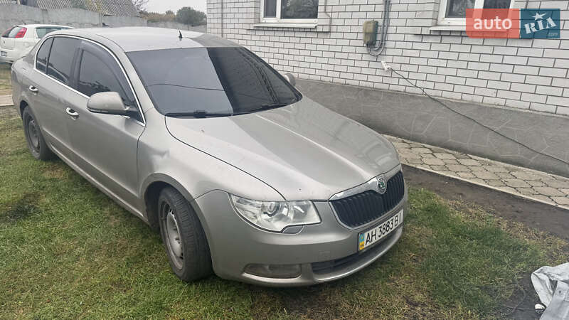 Лифтбек Skoda Superb 2011 в 