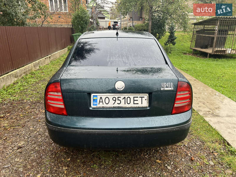 Лифтбек Skoda Superb 2003 в Беловарцах