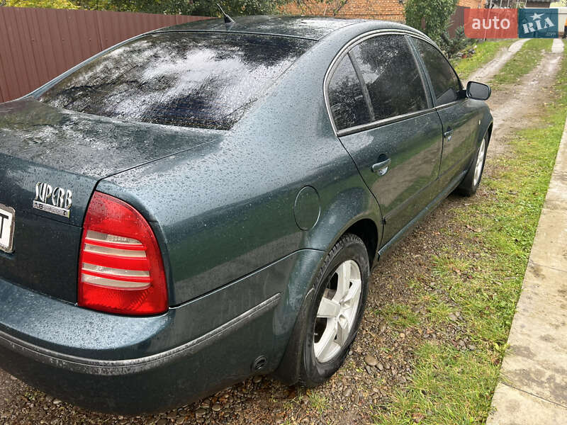 Лифтбек Skoda Superb 2003 в Беловарцах