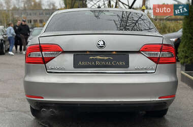 Лифтбек Skoda Superb 2014 в 