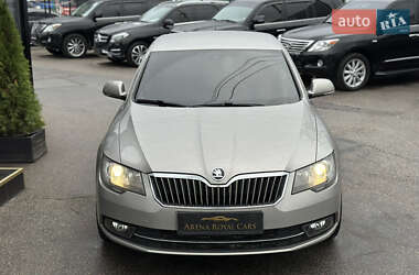 Лифтбек Skoda Superb 2014 в 