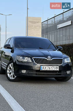 Лифтбек Skoda Superb 2013 в 