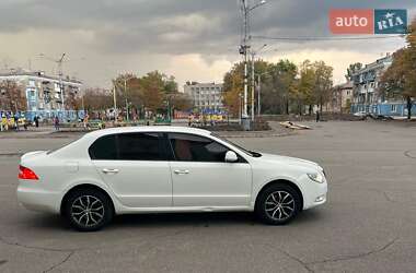 Ліфтбек Skoda Superb 2011 в 
